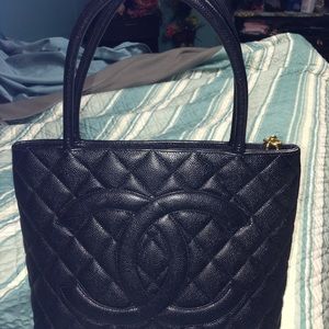 Caviar Quilted Medallion Tote Black